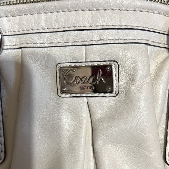 Gorgeous!! Off white summer winter all leather coach tote great size 13x 14” - Picture 2 of 13